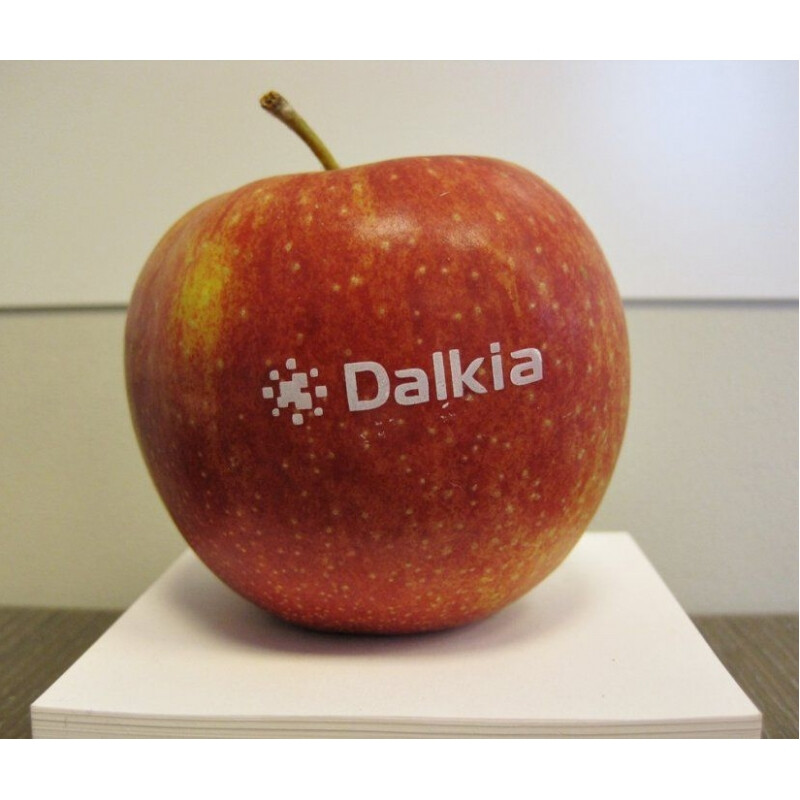 Appel met bedrukt logo
