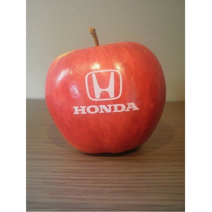 Appel met bedrukt logo