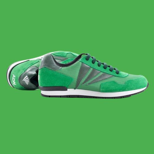 Je eigen sneakers van vegan leder made in Europe